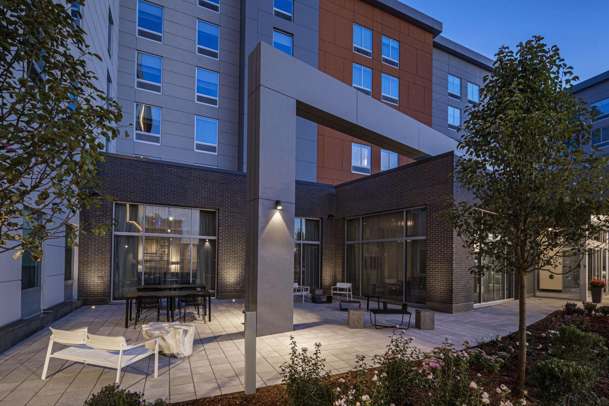 Hampton Inn Boston Woburn Exterior photo